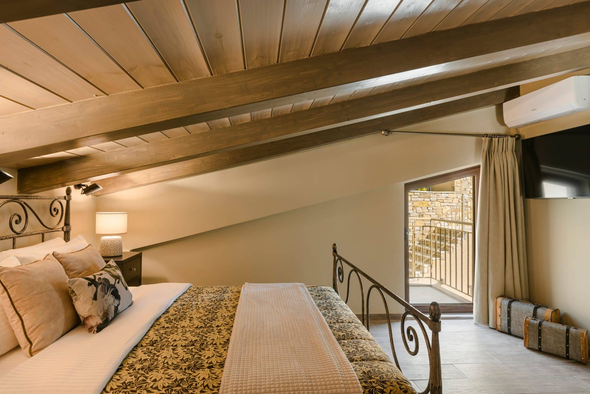 Maisonette with Attic and Sea View