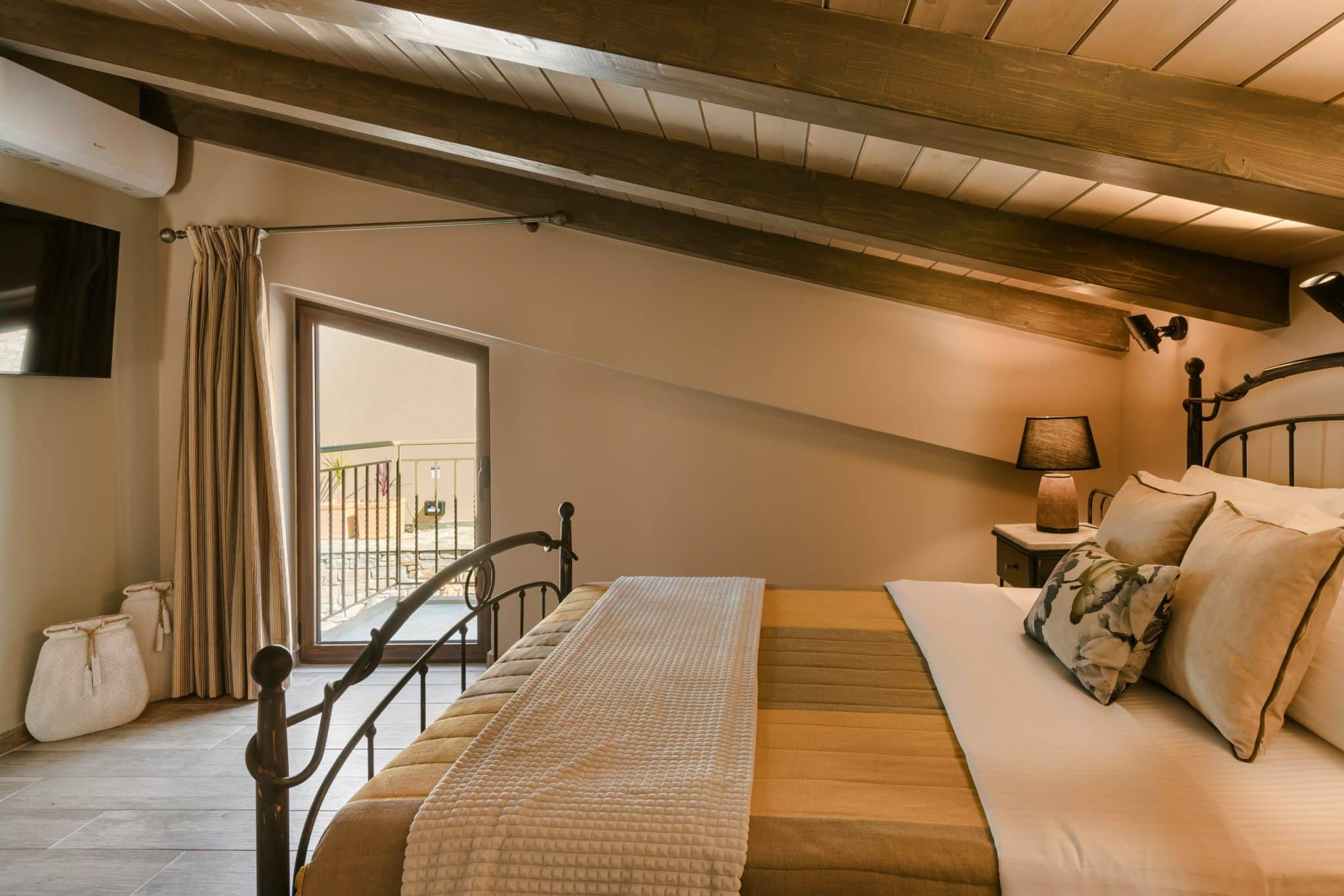 Maisonette with Attic and Sea View