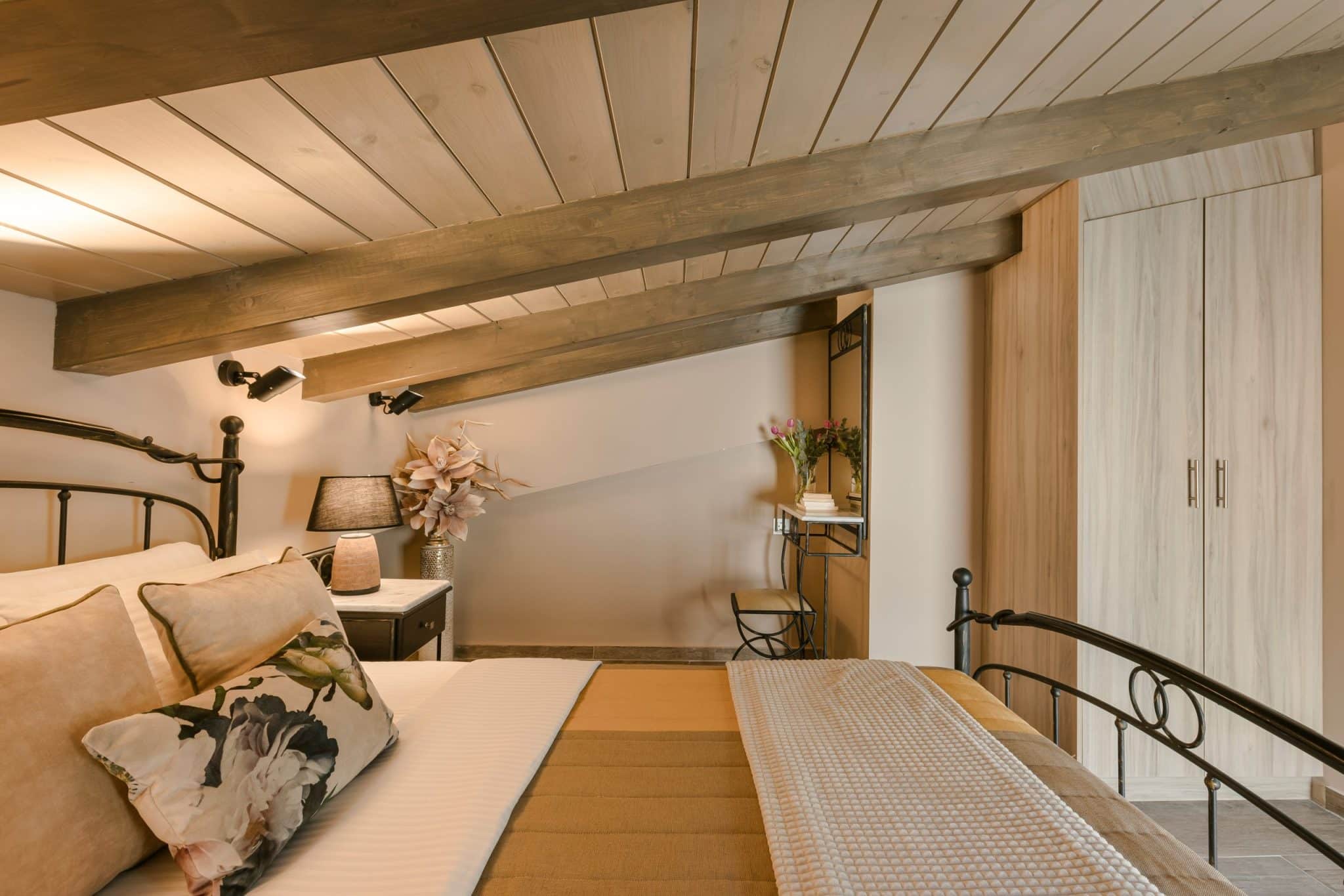 Maisonette with Attic and Sea View