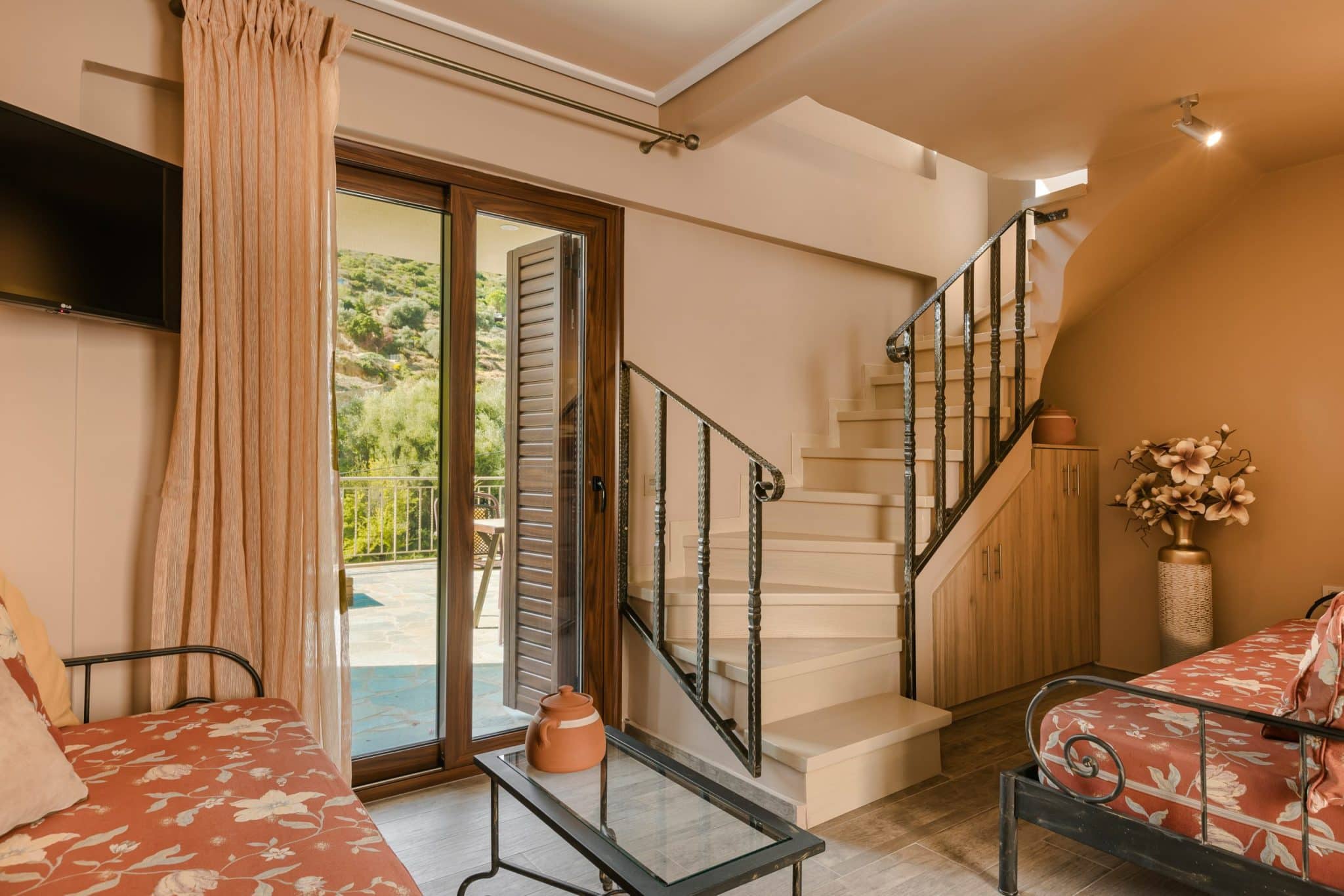 Maisonette with Attic and Sea View