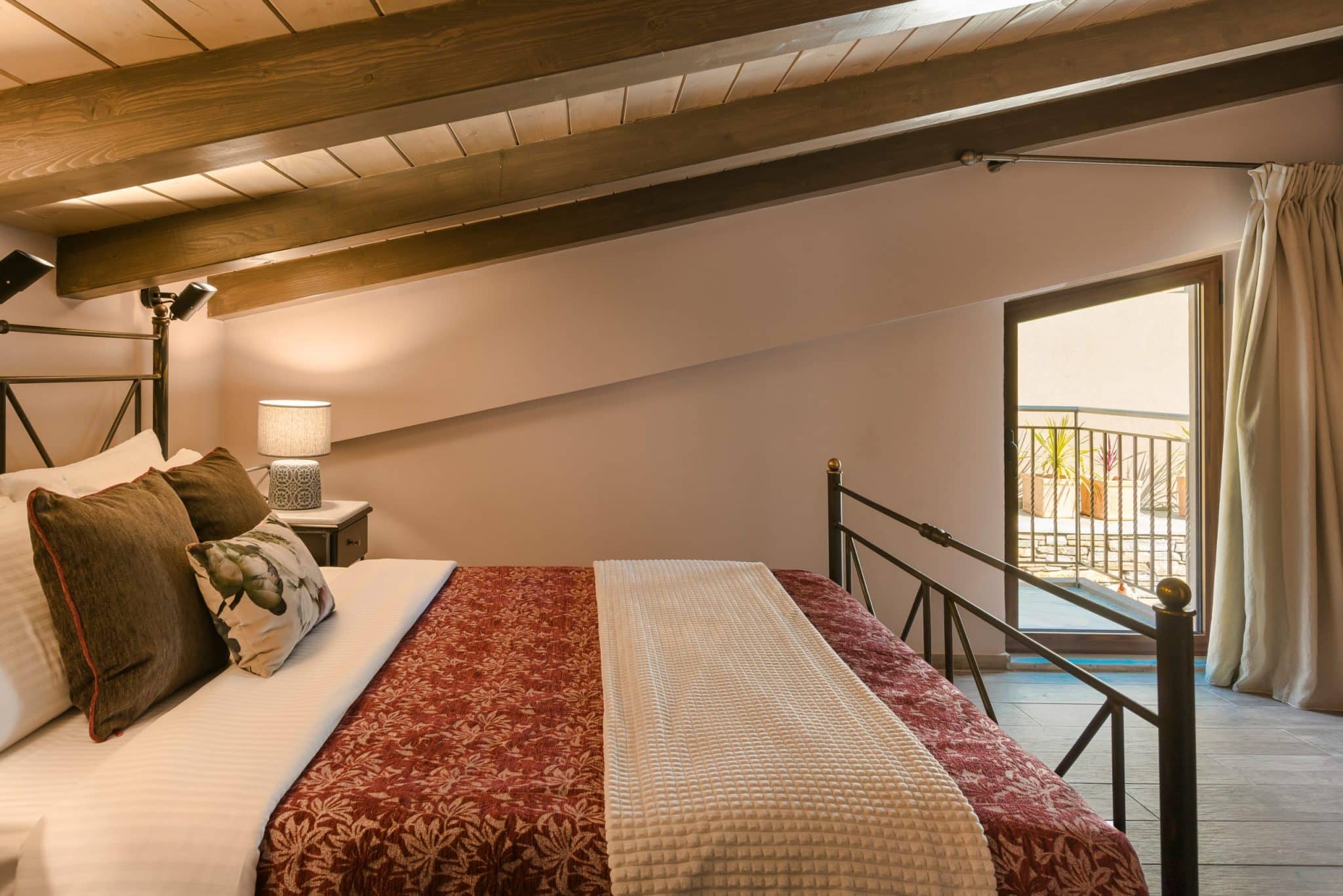 Maisonette with Attic and Sea View